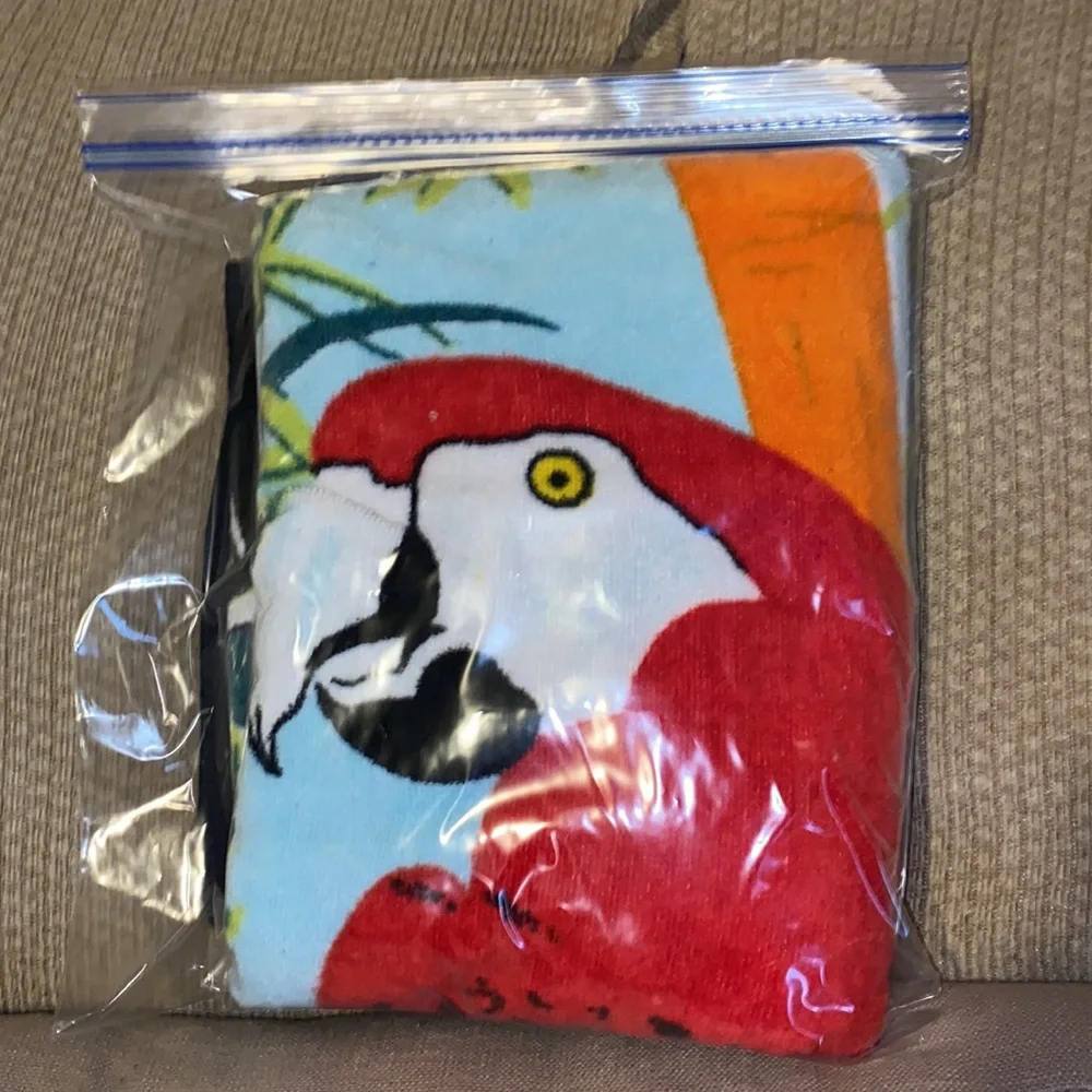 🏝️ 🦜 🏖️ NWOT Cabana Parrot Beach Towel
